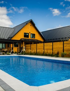 swimming-pool-3202525_1920